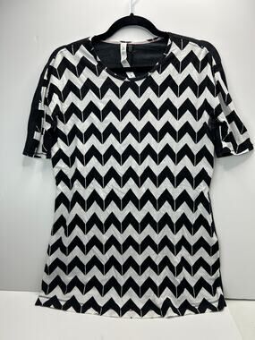 Lululemon Devotion Zig Zag S/S Athleisure Top Black/White Gray Back Women 8
